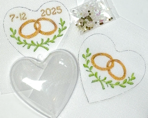 Heart Mini w/ Clear Dome & Confetti – Wedding Rings & Greenery w/ Space For Date OMD-56