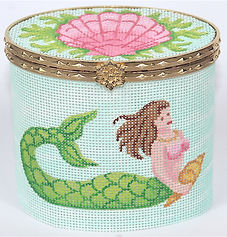 Limoges Box – Lg. Round Scallop & Mermaid On Caribbean (Gold Clasp) BXXLR-38