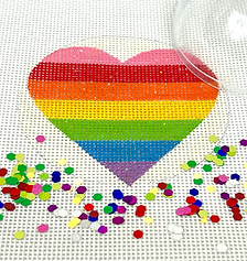 3” Round w/ Clear Dome & Confetti – Rainbow Heart OMD-39