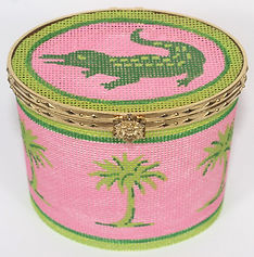 Limoges Box – Lg. Oval Green Gator & Palms On Hot Pink (Gold Clasp) BXLO-01