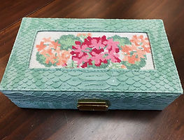 Lee’s Jewelry Box/Wallet Insert – Geraniums – Pinks, Salmons & Greens INSLJW-01