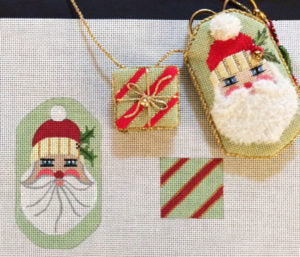 Santa w/ Present Scissor Case AW-45