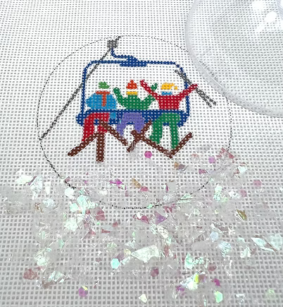 3” Round w/ Clear Dome & Confetti – Skiers On Chair Lift OMD-06